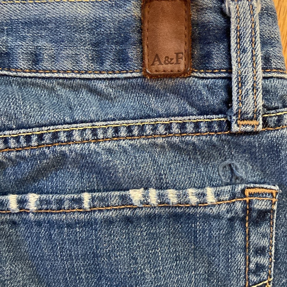 A&F flare leg Distressed Jeans 2L - Picture 6 of 9